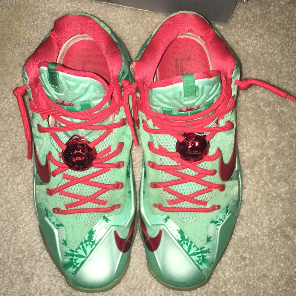 Lebron christmas size 10